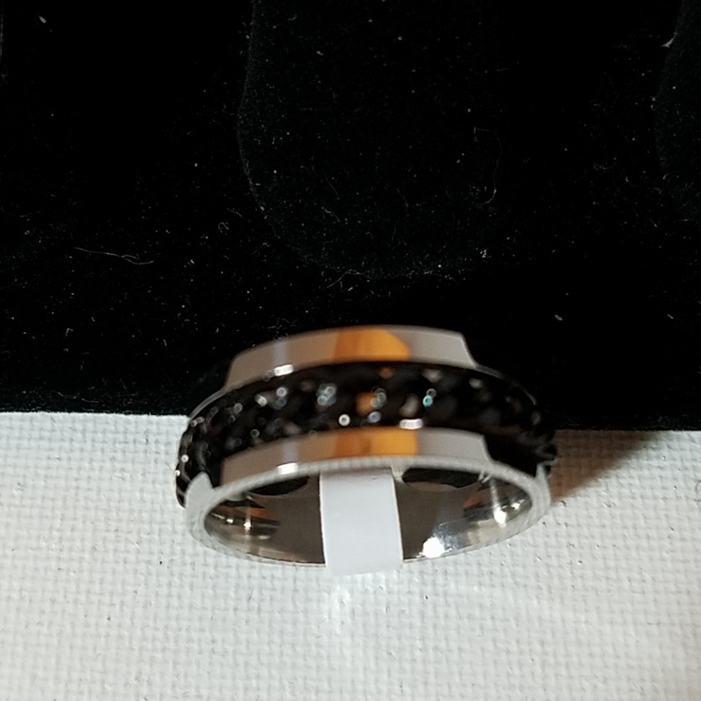 Silver Tone Black Chain Accented Band Ring 12$